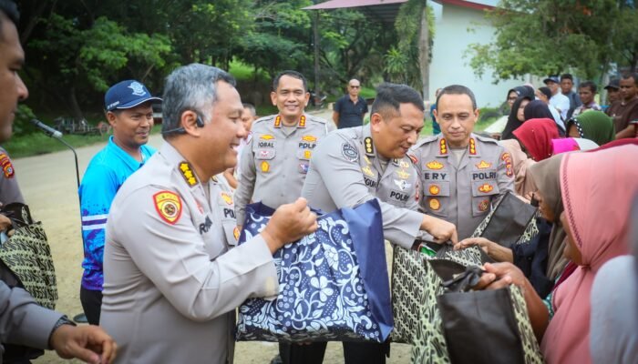 28 Tahun Pengabdian, Alumni Akpol 1996 di Polda Aceh Gelar Doa Bersama dan Tasyakuran, Ziarah serta Bakti Sosial