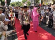 Kedatangan Kapolda Jatim Irjen Pol Nanang Avianto, Disambut Dengan Tradisi Pedang Pora dan Kesenian Reog
