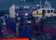 Momen Ditpolairud Polda Jatim Buka Puasa dan Tarawih Bareng ABK di Tengah Perairan Surabaya