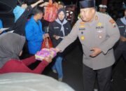 Polres Pasuruan dan Mahasiswa Gelar Sahur On the Road, Sembari Berbagi Makanan kepada Masyarakat