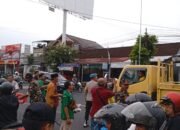 Kabid Propam Polda Bali Turun Langsung Bagi Tajil Kepada Masyarakat Bali