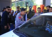Kapolri Sapa dan Beri Bingkisan ke Pemudik di Tol Kalikangkung