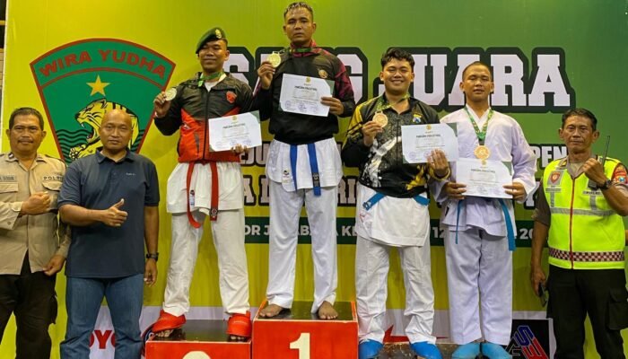 Anggota Polres Kediri Kota Raih Prestasi di Kejuaraan Karate Piala Danbrigif 16 Wira Yuda 2025