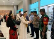 Kapolres Mimika dampingi Bupati Mimika Sambut Duta Besar Tahta Suci Vatikan Di Bandara Mozes Kilangin Timika