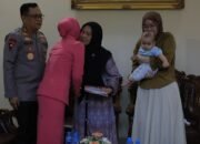 Kapolda Lampung Anjangsana ke Keluarga Briptu Anumerta Ghalib Surya Ganta dalam Rangka Hari Bhayangkara ke-79